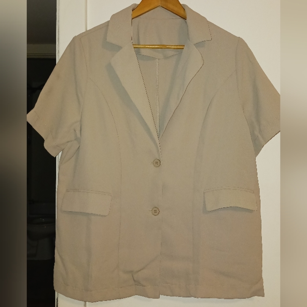 Dazy Women’s XL Solid Tan Cotton  Basic Short Sleeve Collared Button Down Shirt